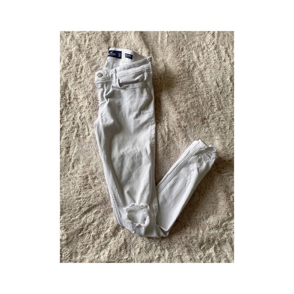 Hollister: White Ripped Jeans - Picture 1 of 4